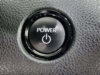 2025 Toyota Camry SE — photo 20
