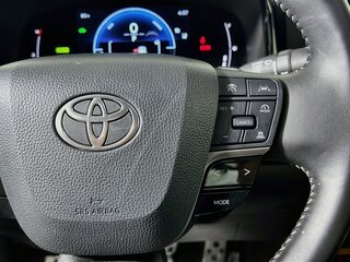 2025 Toyota Camry SE — photo 17