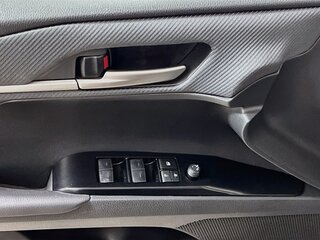 2025 Toyota Camry SE — photo 14