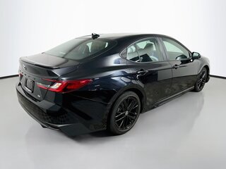 2025 Toyota Camry SE — photo 3