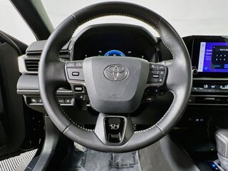 2025 Toyota Camry SE — photo 15