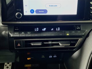 2025 Toyota Camry SE — photo 23