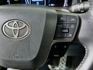 2025 Toyota Camry SE — photo 17