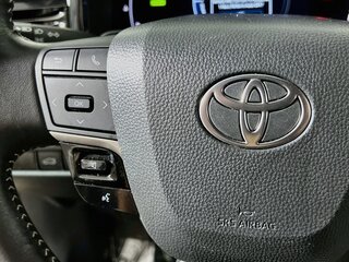 2025 Toyota Camry SE — photo 16