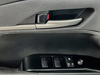 2025 Toyota Camry SE — photo 14