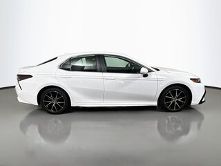 2024 Toyota Camry SE — photo 2