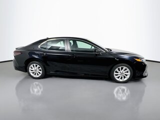 2024 Toyota Camry LE — photo 2