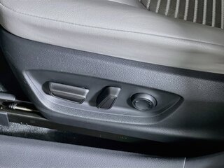 2022 Toyota Camry SE — photo 13