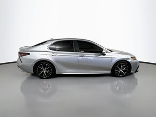 2022 Toyota Camry SE — photo 2