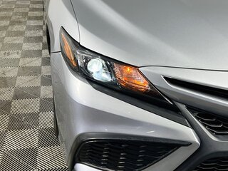 2022 Toyota Camry SE — photo 9