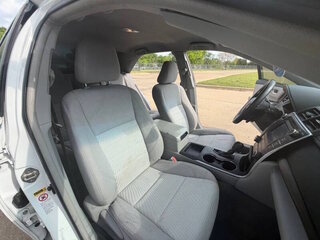 2016 Toyota Camry LE — photo 32