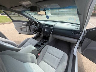 2016 Toyota Camry LE — photo 34