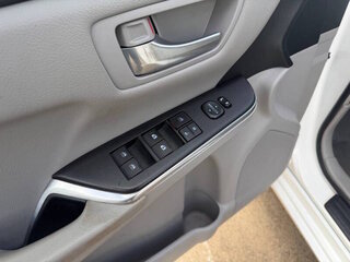 2016 Toyota Camry LE — photo 10