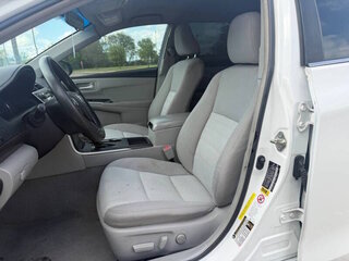 2016 Toyota Camry LE — photo 12
