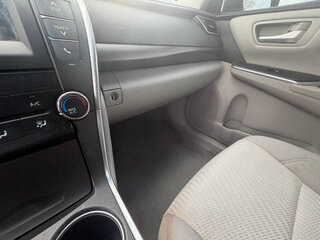 2016 Toyota Camry LE — photo 14