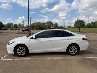 2016 Toyota Camry LE — photo 3