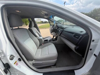 2016 Toyota Camry LE — photo 31