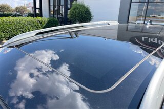 2017 Nissan Rogue SV — photo 12