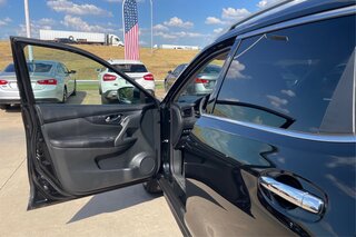 2017 Nissan Rogue SV — photo 22