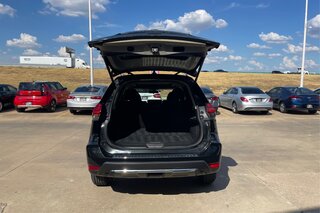 2017 Nissan Rogue SV — photo 13