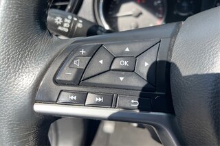 2017 Nissan Rogue SV — photo 27