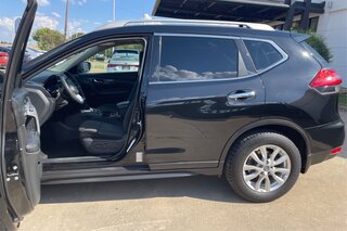 2017 Nissan Rogue SV — photo 9