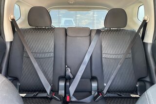 2017 Nissan Rogue SV — photo 15