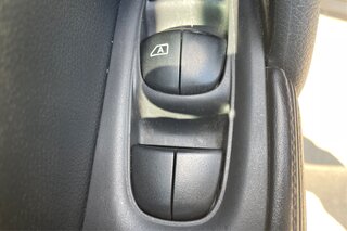 2017 Nissan Rogue SV — photo 29
