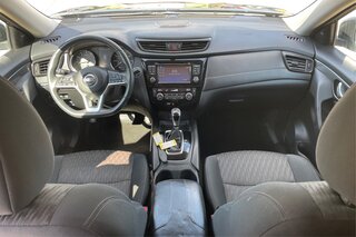 2017 Nissan Rogue SV — photo 16