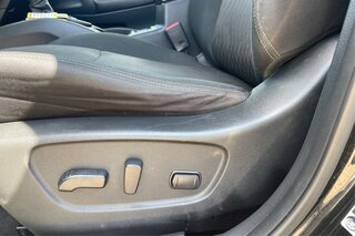 2017 Nissan Rogue SV — photo 21
