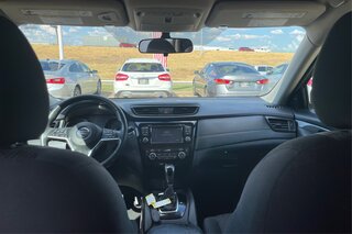 2017 Nissan Rogue SV — photo 23