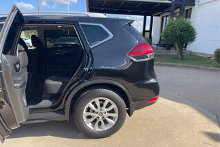 2017 Nissan Rogue SV — photo 10