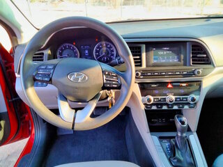 2020 Hyundai Elantra SE — photo 14