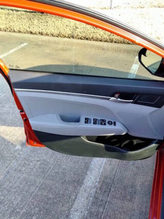 2020 Hyundai Elantra SE — photo 8