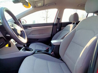 2020 Hyundai Elantra SE — photo 9