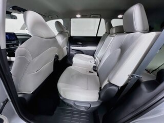2025 Toyota Grand Highlander LE — photo 26