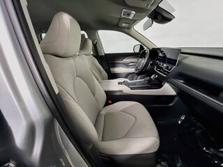 2025 Toyota Grand Highlander LE — photo 28