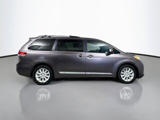 2013 Toyota Sienna Limited — photo 2
