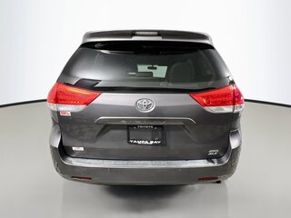 2013 Toyota Sienna Limited — photo 4