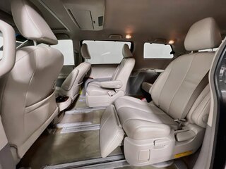 2013 Toyota Sienna Limited — photo 26