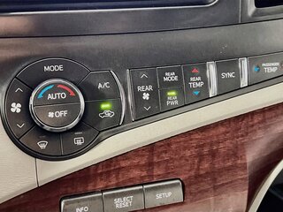 2013 Toyota Sienna Limited — photo 23