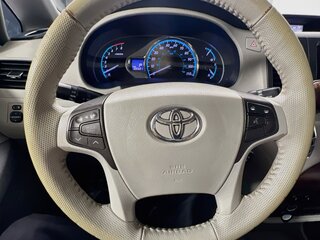 2013 Toyota Sienna Limited — photo 15