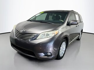 2013 Toyota Sienna Limited — photo 7