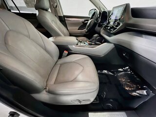 2022 Toyota Highlander Limited — photo 28