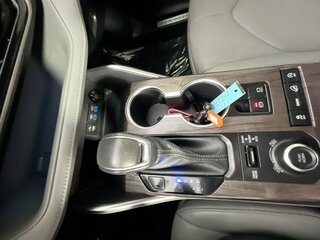 2022 Toyota Highlander Limited — photo 22