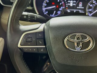 2022 Toyota Highlander XLE — photo 16
