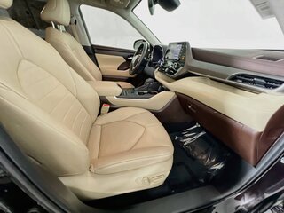 2022 Toyota Highlander XLE — photo 28
