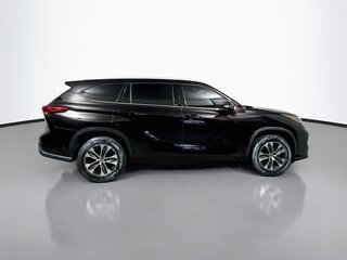 2022 Toyota Highlander XLE — photo 2
