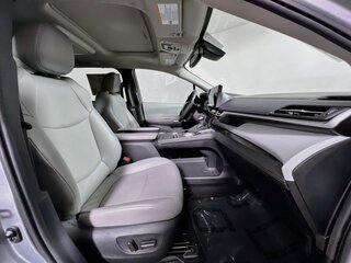 2025 Toyota Sienna XLE — photo 28