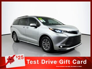 2025 Toyota Sienna XLE — photo 1